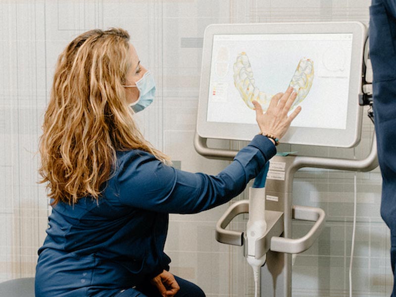 woman looking at 3-d model on screen